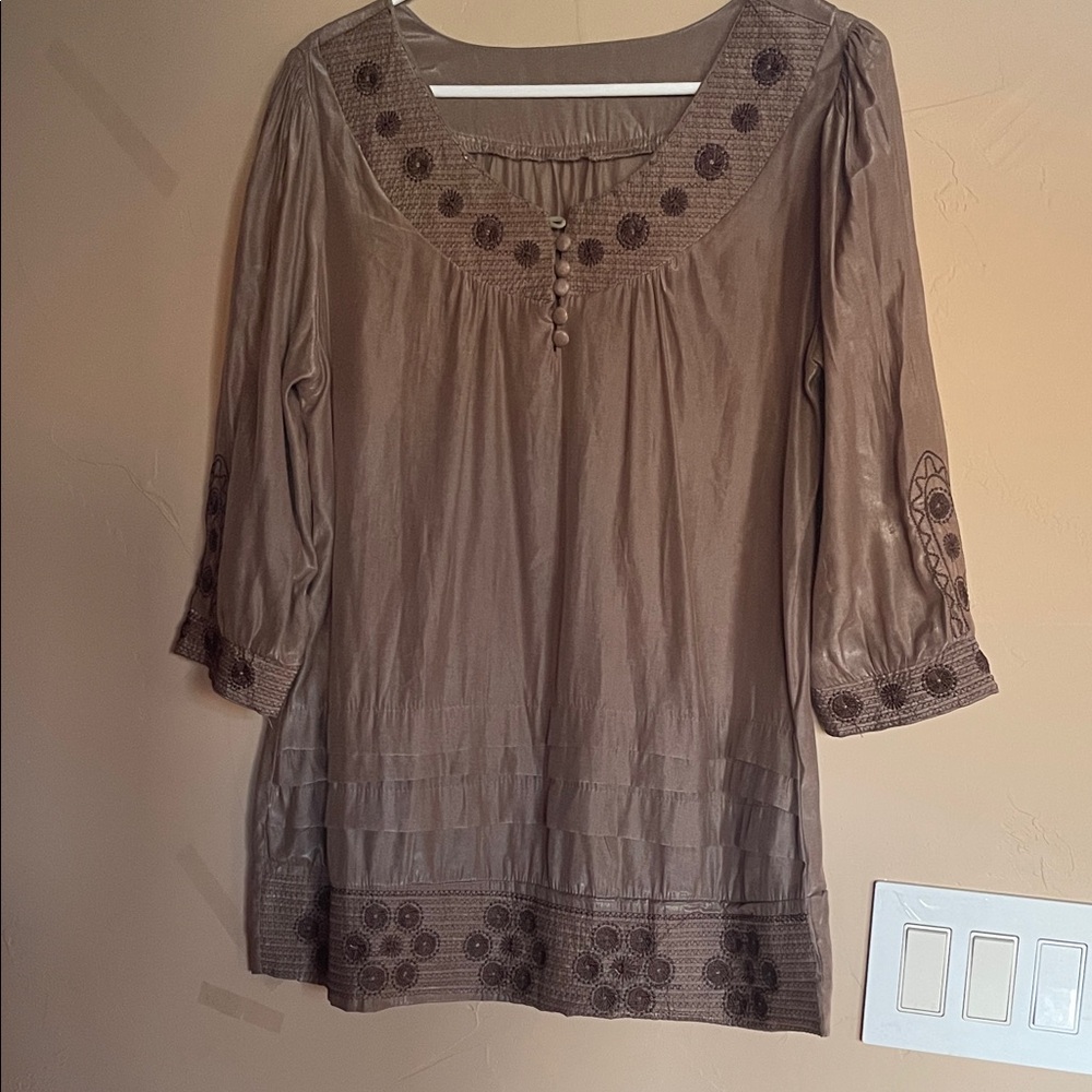 Source Unknown Taupe Embroidered Scoop-Neck Tunic